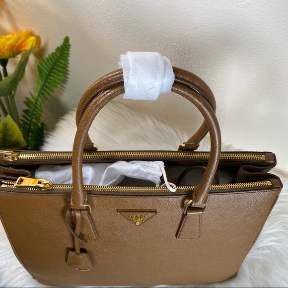 New Prada Galleria Saffiano Leather LARGE Bag NEW! - Picture 3 of 14